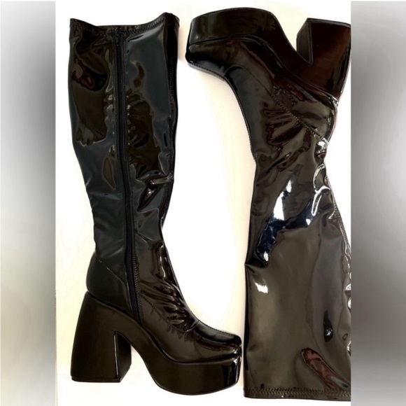 NIB Lady Godiva Black Faux Patent Leather Platform Boot Goth Chunky Size 7.5 - Picture 2 of 12